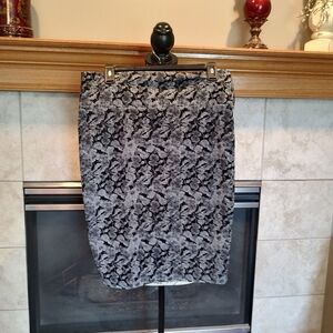 💥 3/$20 LuLaRoe Medium Black Floral Leaf Designl Skirt!